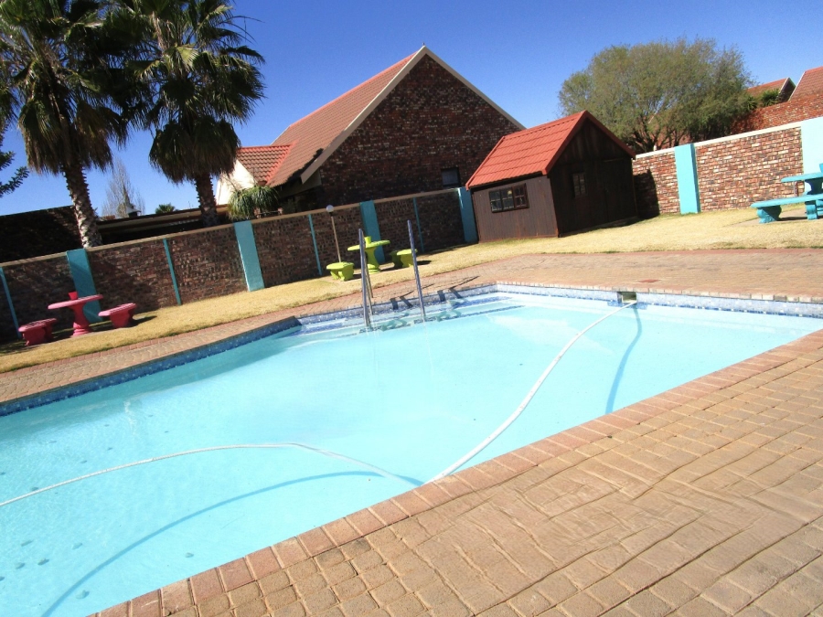 2 Bedroom Property for Sale in Langenhovenpark Free State
